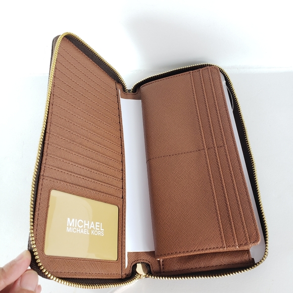 MICHAEL KORS LARGE ZIP A ROUND MK BROWN WALLET - Picture 7 of 12